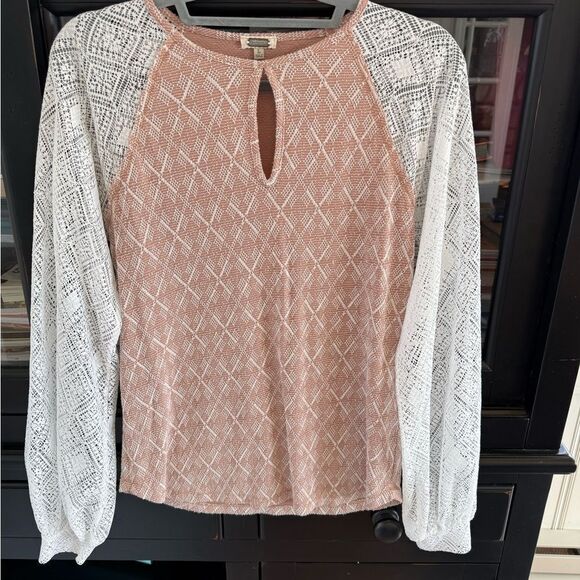 Gimmicks Women's Lace Sleeve Top - dusty rose and White, size large. - Picture 1 of 7